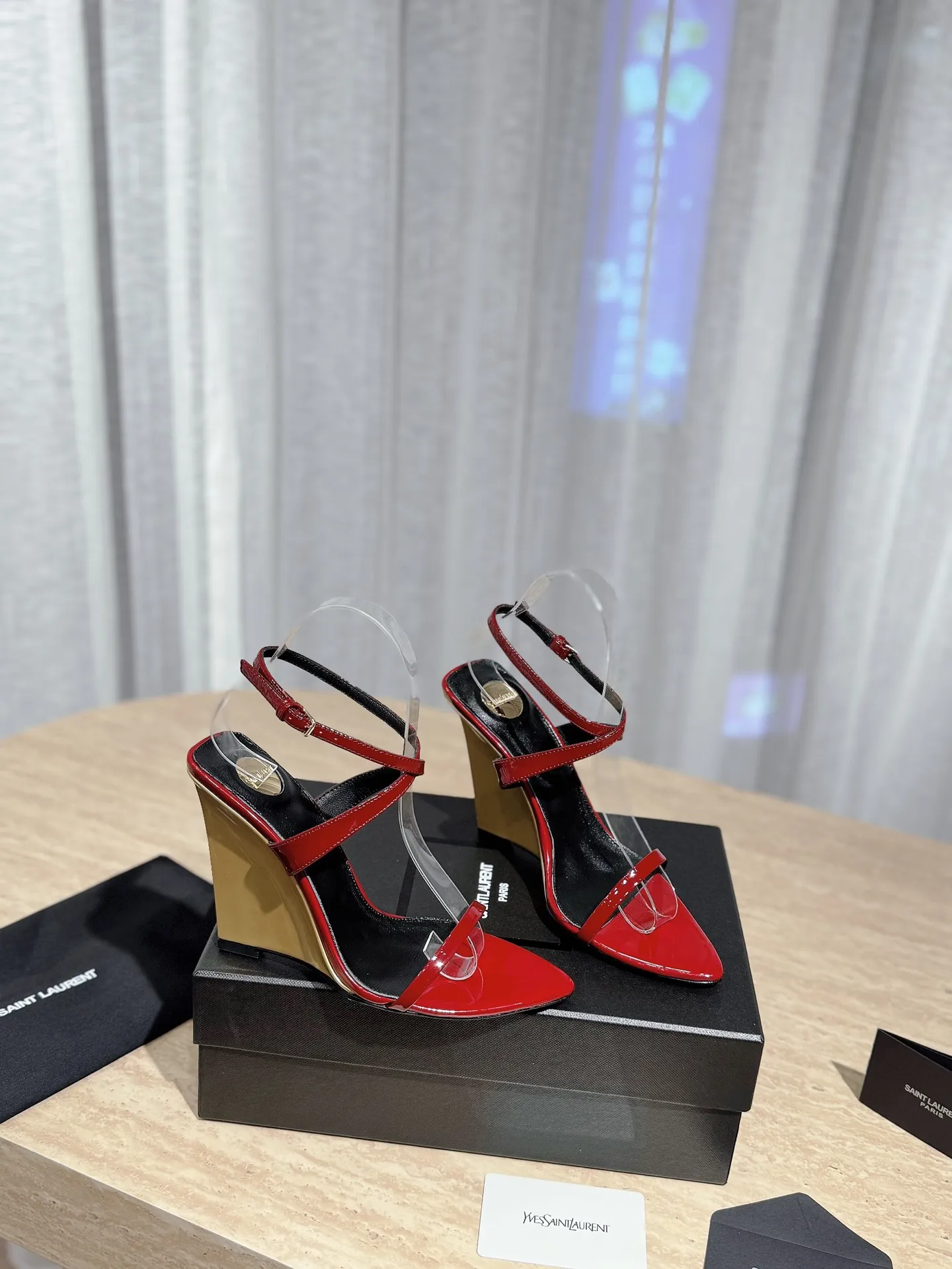 👟👟Ex-factory price 540👟👟 High version "SAINT LAUREN*" Saint Laurent YSL 25ss/spring and summer new catwalk style large rhinestone high-heeled shoes and sandals. Only YSL understands women's hearts best and does not accept refutation. It is a super invincible feminine artifact and a must-have for women (z-product full-body customization, own molded hardware accessories, perfect consistency). Compare the differences between pictures and goods on the market. ✔Upper: Customized imported silk ✔Lining: Imported 🐑Sheep leather ✔Sole: Imported genuine leather outsole ✔Heel height: 10.5cm ✔Number of yards: 35-39 (40, 41, 42 can be customized and non-returnable) (Full set of packaging)
